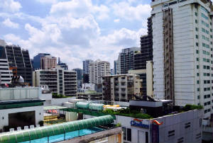 Bangkok skyline by Harlan Levy.JPG
