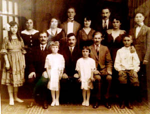 Grandma Mary's family circa 1914.JPG