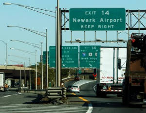 Newark airport keep right.jpg