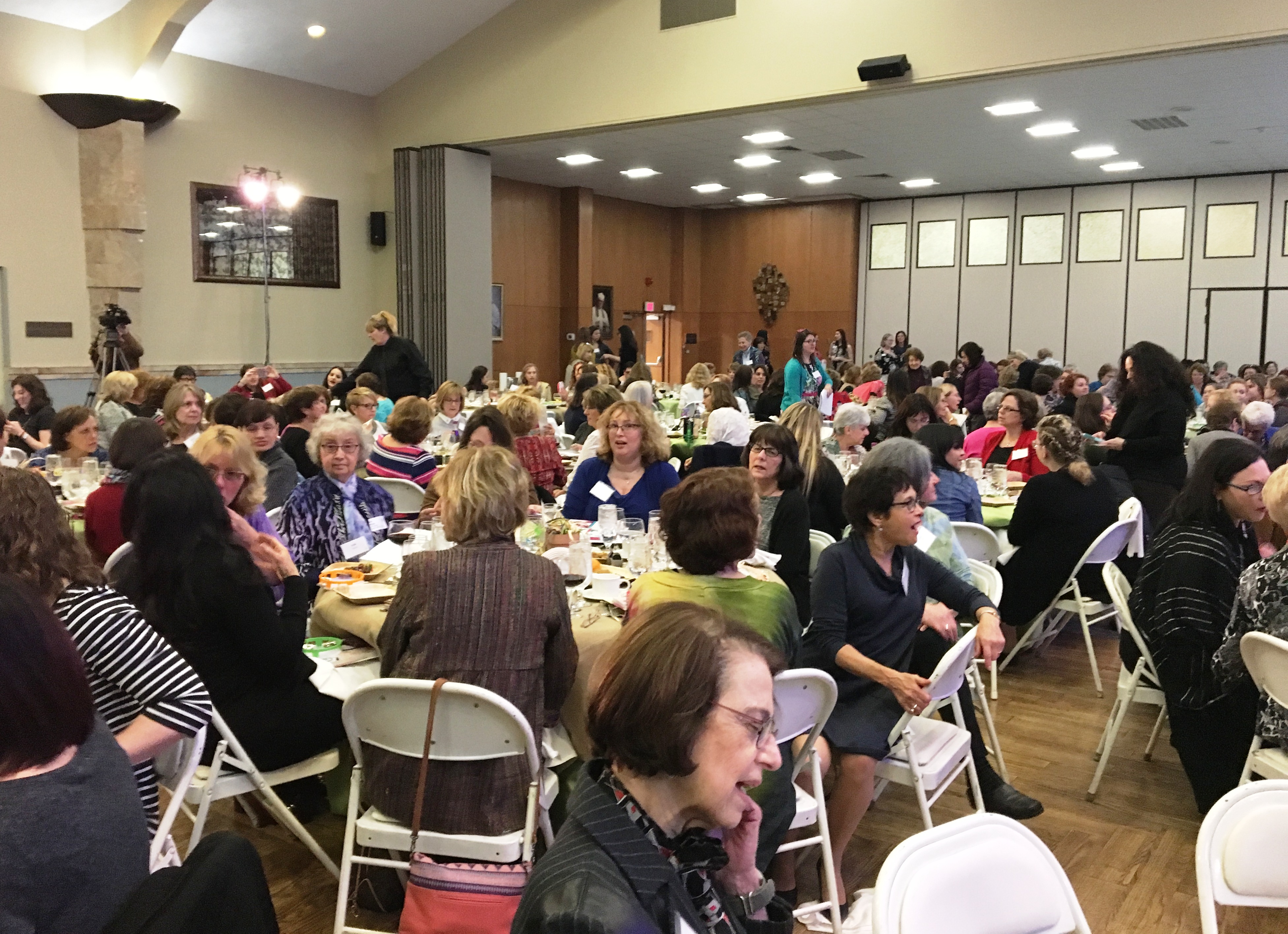 Women's Seder 2017 room.JPG